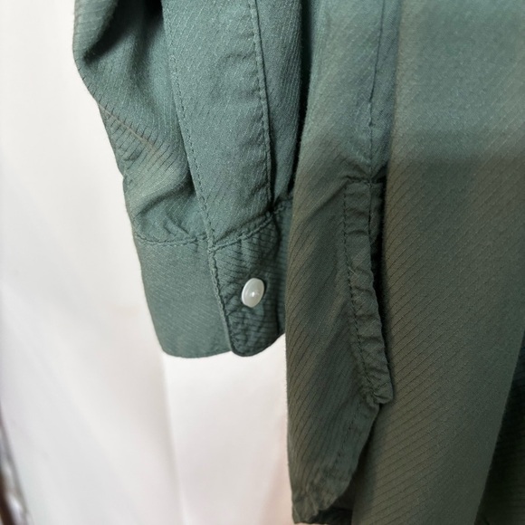 5/$25Old Navy Women’s Large Dark Green Button-Up Shirt Long Sleeve Collar Office - Picture 7 of 8